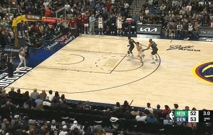 DB电子官网再来试一试！约基奇中线附近单手抛一个压哨三分！可惜三不沾...