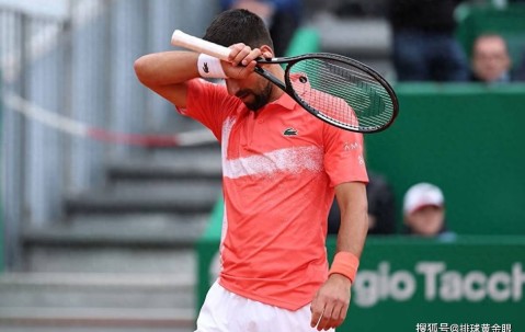 红土一场未胜遭3连败！德约迟暮再输小迷弟，5站比赛4次首战落败