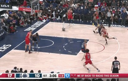 DB电子官网刚说要参加扣篮大赛🤣布泽利斯杀进内线 双手扣篮扣飞了