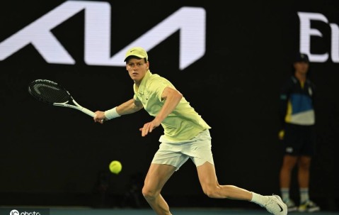 澳网-辛纳3-0小兹维男单卫冕 大满贯14连胜夺第三冠