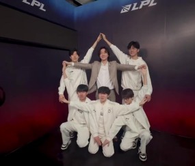 DB视讯官网抽象造型再现江湖!iG应援分享庆祝胜利现场视频:来点会动的合照