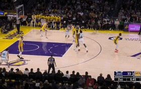 DB官网在线登录入口来个下马威！马克-威廉姆斯顺下 长臂劈扣轻取两分