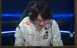 DB视讯官方登录入口模仿Doinb呢？Ucal五杀被抢后，直接当场尖叫+气得从椅子上掉下来