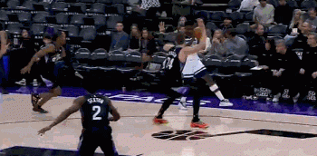 DG视讯官网平台狼王出击!爱德华兹第三节独得16分4助 三节打完砍27分6板10助3帽