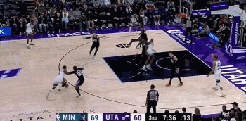 DG视讯官网平台狼王出击!爱德华兹第三节独得16分4助 三节打完砍27分6板10助3帽