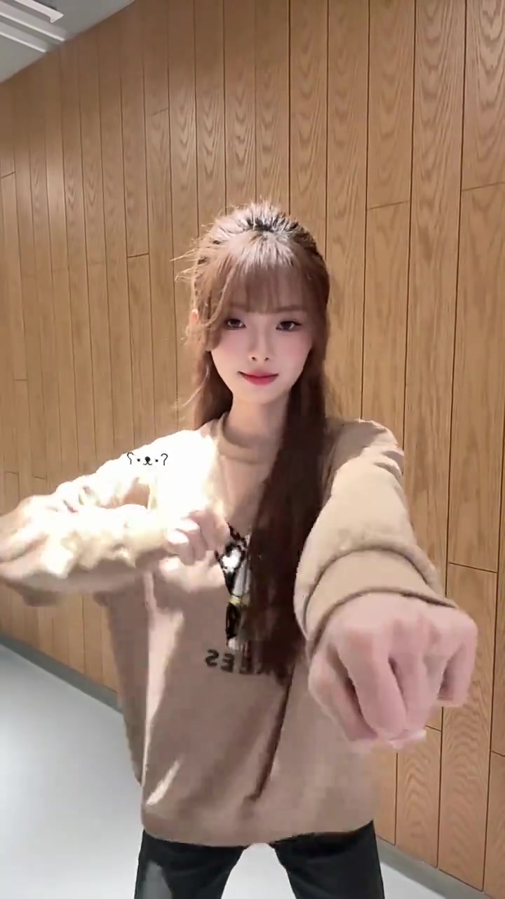 DB视讯百家乐NBA、LPL主持泱泱分享舞蹈视频：想不到吧 我还有库存