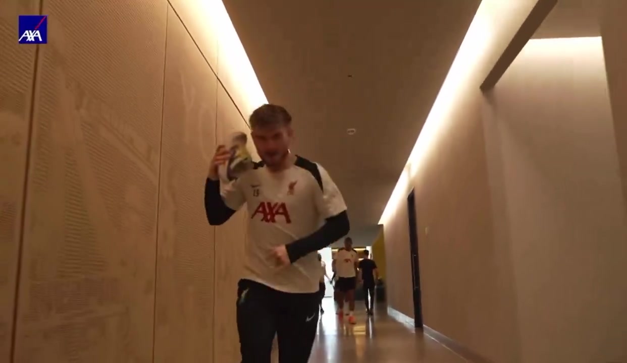 DG视讯官网平台欢乐多🤣范迪克查迟到，麦卡最后抵达表示没迟到并问：努涅斯呢